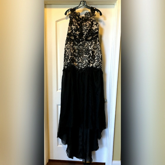 Black and Nude Prom Elegant Evening Dress - Picture 4 of 6
